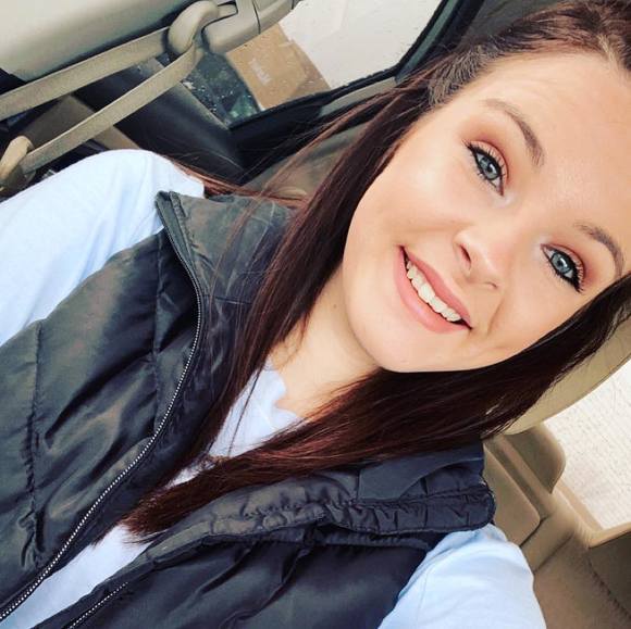 Profile Picture of Ariel Jeffords (@arieljeffords) on Poshmark