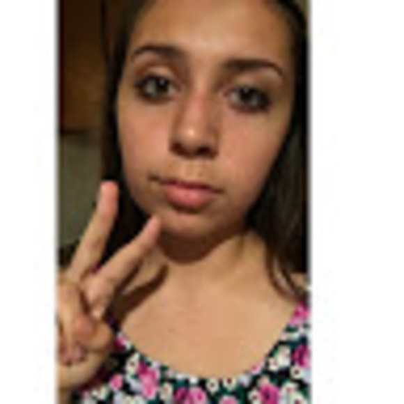 Profile Picture of Vanessa Mendoza (@vanessabazan42) on Poshmark