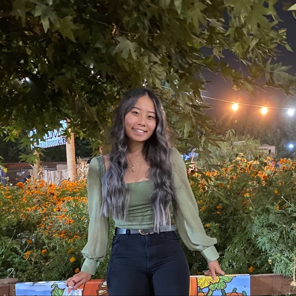 Profile Picture of Lydia Tang (@l_tang1) on Poshmark