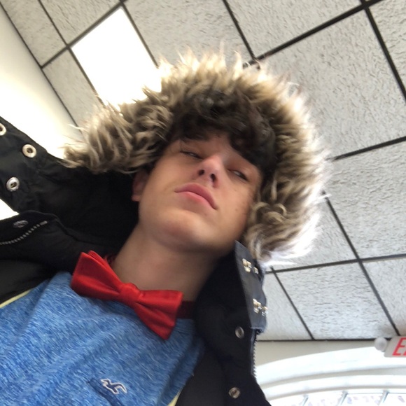 Profile Picture of Austin Fulton (@austin6987) on Poshmark