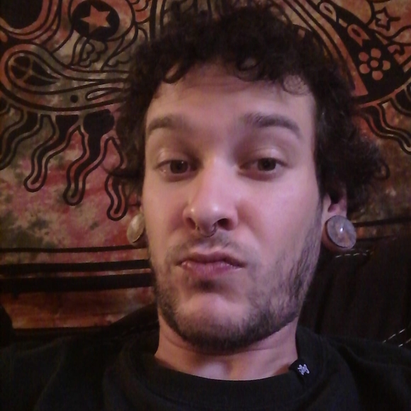 Profile Picture of Michael Mahoney (@michaelmahon951) on Poshmark