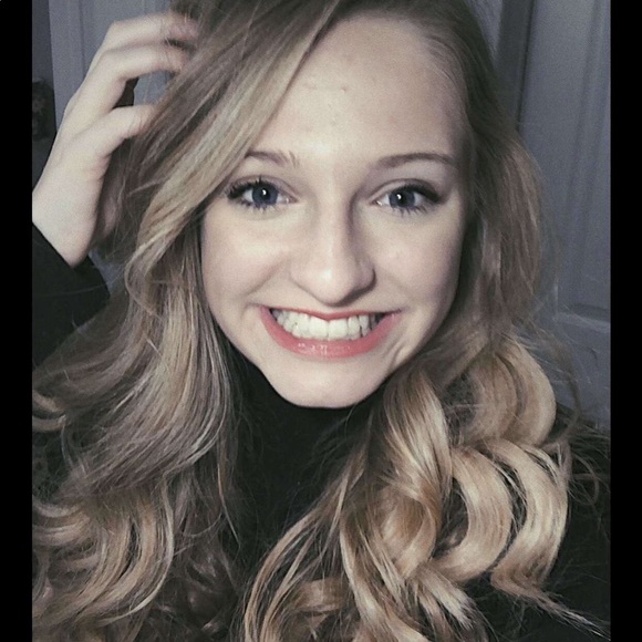 Profile Picture of Trinity Evans (@trinityevans890) on Poshmark