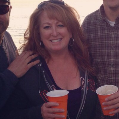 Profile Picture of Linda Mathis (@loveofthegameSF) on Twitter