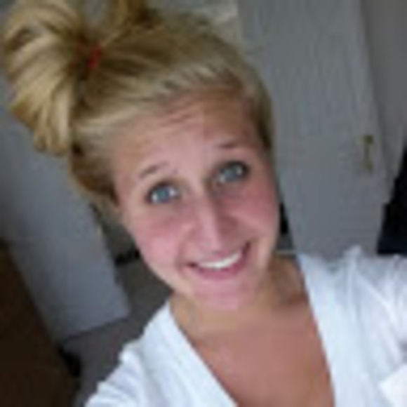 Profile Picture of Jessica Schlotfeldt (@aspirejess5678) on Poshmark