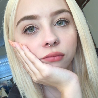 Profile Picture of Lil E (@LilyEdwards97) on Twitter
