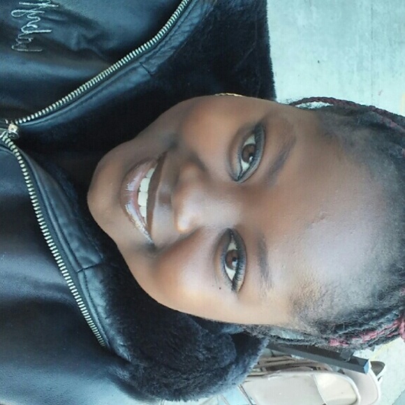 Profile Picture of Lanaia Hughlett (@lehughlett) on Poshmark