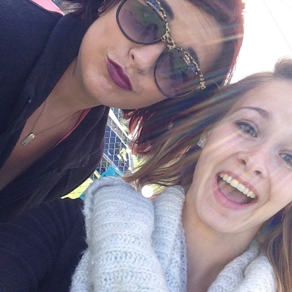 Profile Picture of Alissa Schlimgen (@alissaschlimgen) on Poshmark