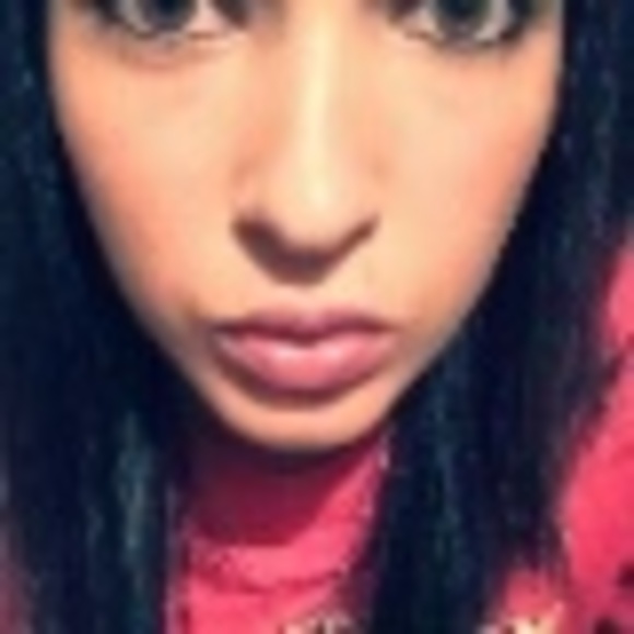 Profile Picture of Kortni Strubinger (@kortnilyn) on Poshmark