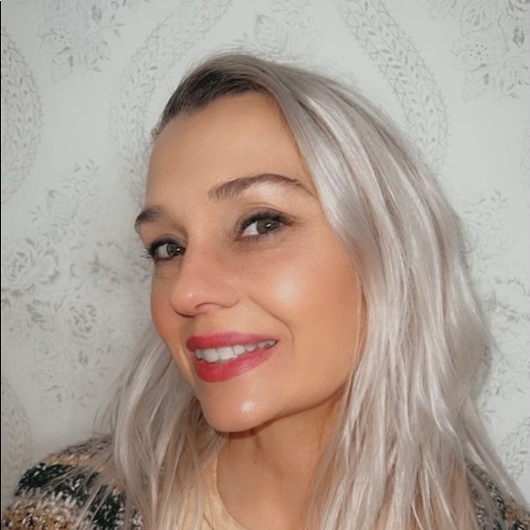 Profile Picture of Leah Mack (@lifeinspo) on Poshmark