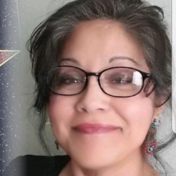 Profile Picture of Sandra Hawkins (@harpo214) on Poshmark