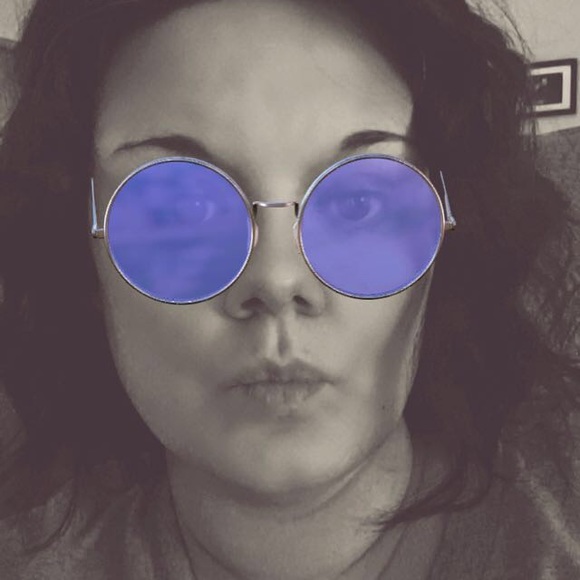 Profile Picture of Shannon Heltsley (@sheltsley09) on Poshmark