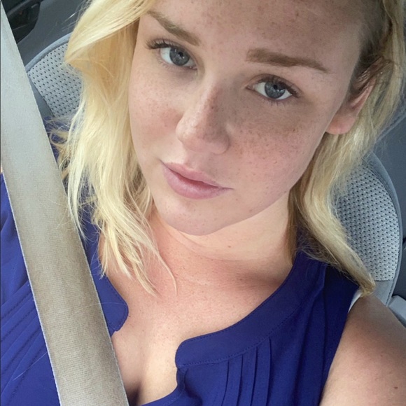 Profile Picture of Carley Abernathy (@carleyabs) on Poshmark