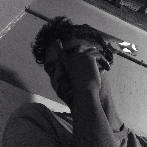 Profile Picture of Sulaiman Sulaiman (@suluwmks) on Poshmark
