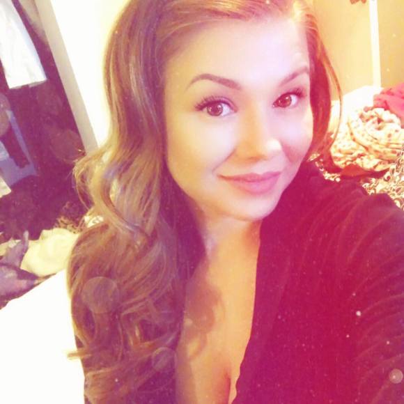 Andreia Rousey - Poshmark Profile Picture of Andreia Rousey (@nicholeisme22) on Poshmark