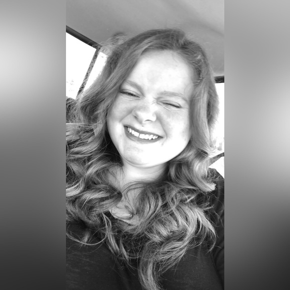 Profile Picture of Kayla Massingale (@k_massingale) on Poshmark