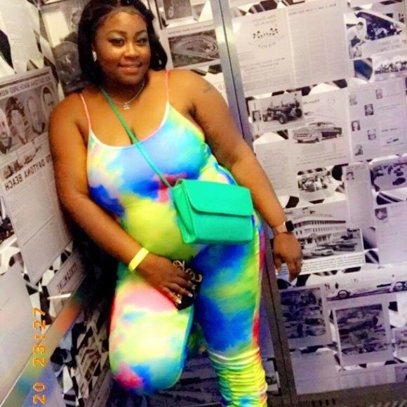 Profile Picture of Self Nikki b (@nikkibeeeeeeeee) on Poshmark