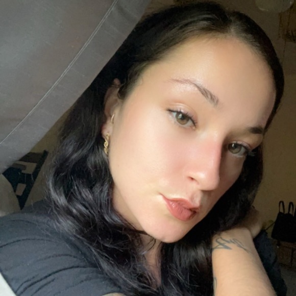 Profile Picture of Janessa Brauckhoff (@jlb040116) on Poshmark