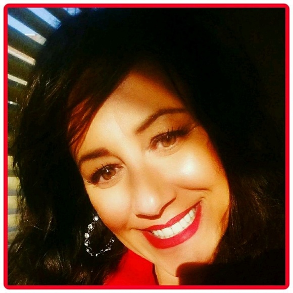 Profile Picture of Trisha Perzichilli (@tperzichilli) on Poshmark