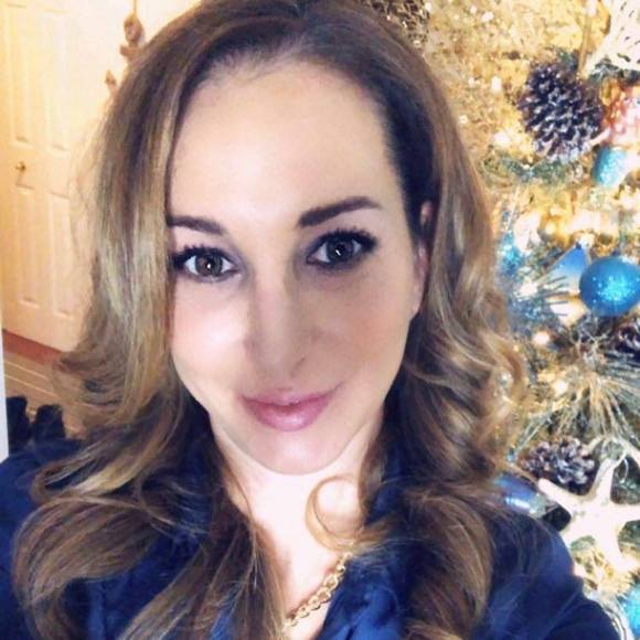 Profile Picture of Kelly Bezaire (@kellybezaire77) on Poshmark