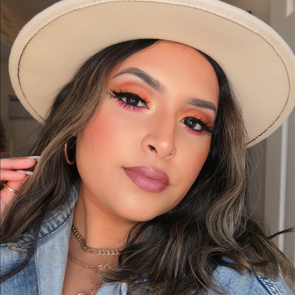 Profile Picture of Kimberly Cedeno (@kimcosmeticsnyc) on Poshmark