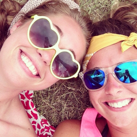 Profile Picture of Caitlin Mcinteer (@caitlin9k) on Poshmark