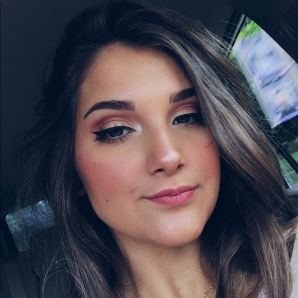 Profile Picture of Erika Vogel (@erika_vogel) on Poshmark