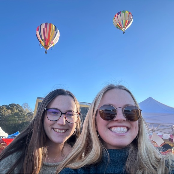 Profile Picture of Jessica Glenn (@jessicaglenn) on Poshmark