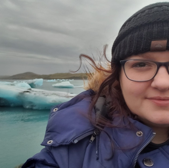 Profile Picture of Juliana Brooke (@pandainspandex) on Poshmark