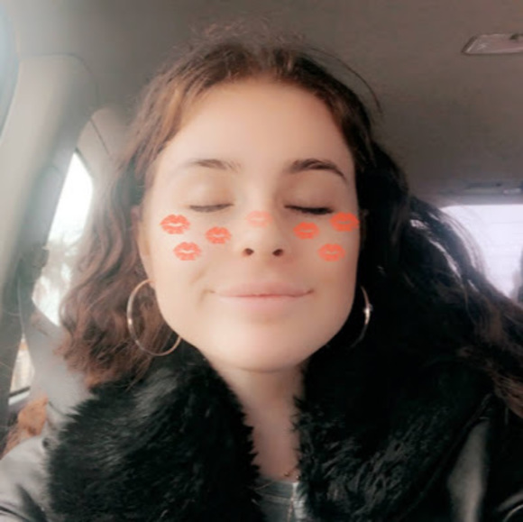 Katie Lee - Poshmark Profile Picture of Katie Lee (@katieleej11) on Poshmark