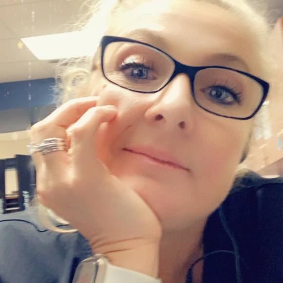 Profile Picture of Janeen Gales (@janeenrowland) on Poshmark