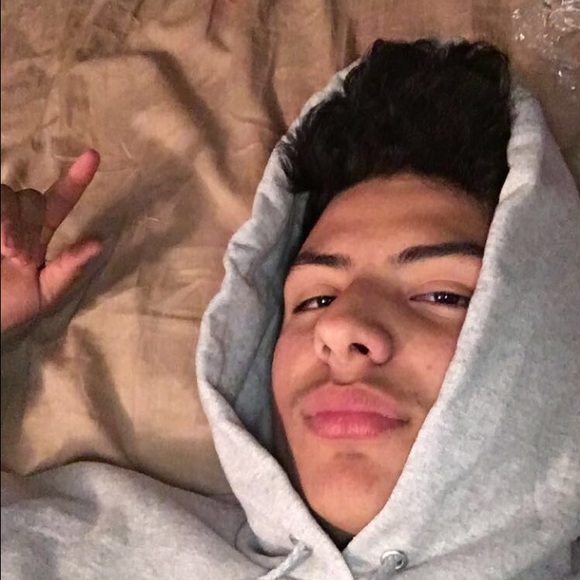 Profile Picture of Jonathan Batte (@jonathanextdoor) on Poshmark