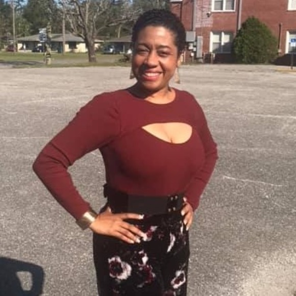 Profile Picture of Barbara Calhoun (@victoriousbarb) on Poshmark