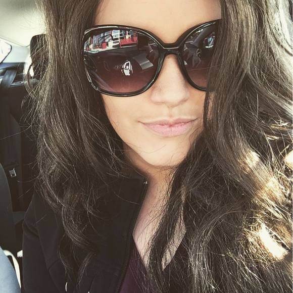 Profile Picture of Samantha Forbear (@samforbear92) on Poshmark