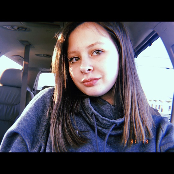 Profile Picture of Danielle Gruber (@danixoxp) on Poshmark