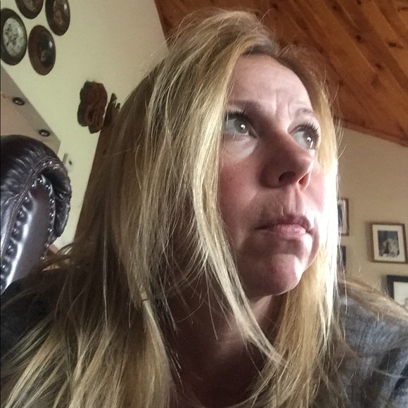 Profile Picture of Heather Burdick (@hburdick46) on Poshmark