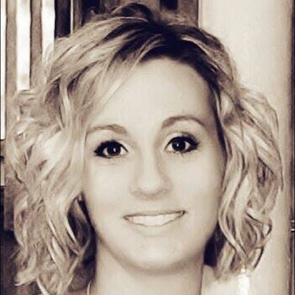 Profile Picture of Amie Romenesko (@arome9) on Poshmark