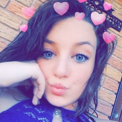 Profile Picture of Emily Odell  🌵 💋 (@breann_dell) on Twitter