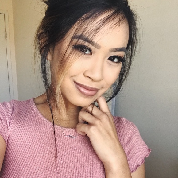 Profile Picture of Amber Siharath (@ambersiharath) on Poshmark