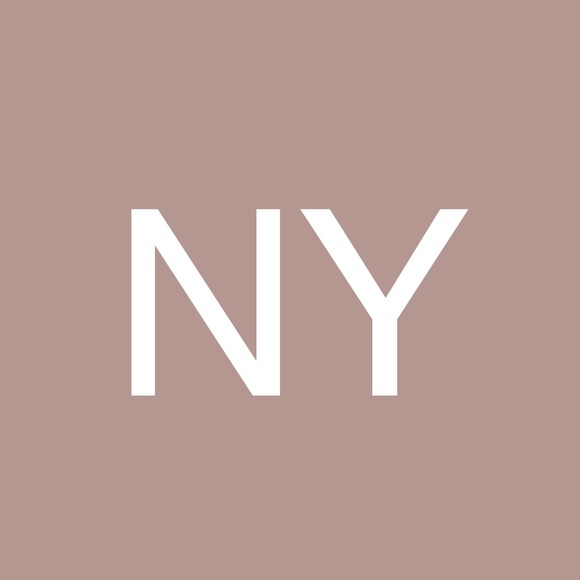 Profile Picture of Naomi Yoder (@nanoelsgirl) on Poshmark