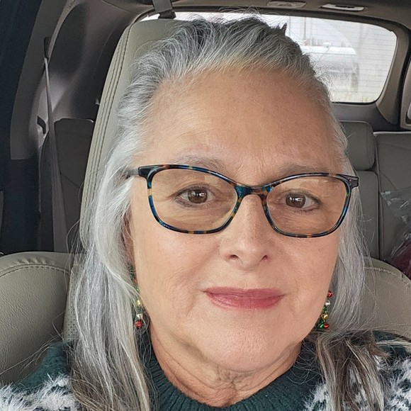 Profile Picture of Paula Glasgow (@paulaglasgow129) on Poshmark