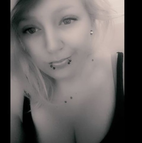 Profile Picture of Jennifer Elfenbein (@boodavies33) on Poshmark