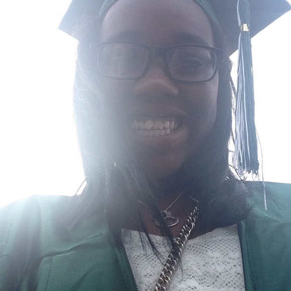 Profile Picture of Shaniyia Spratling (@shaniyias) on Poshmark
