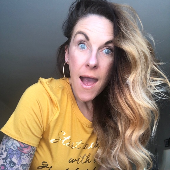 Profile Picture of Angela Witbeck (@anglee447) on Poshmark