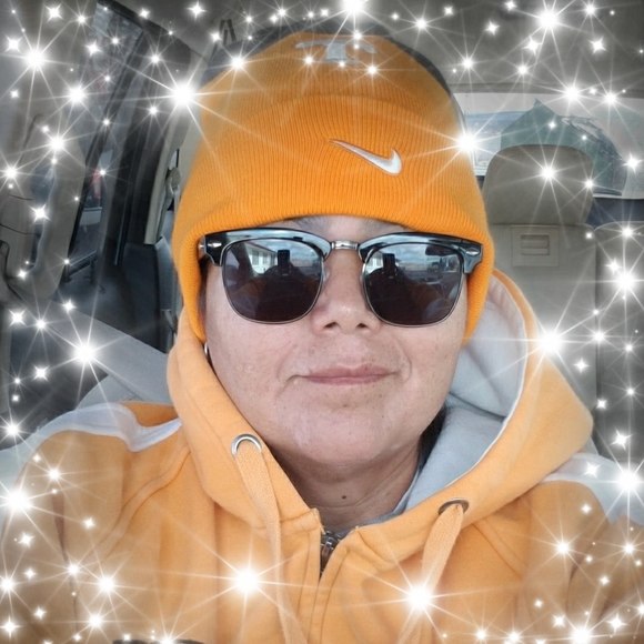 Profile Picture of C Pioche (@cbcomets) on Poshmark