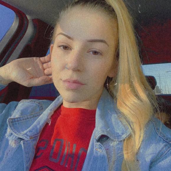 Profile Picture of Haylee Graska (@hayleegraska) on Poshmark