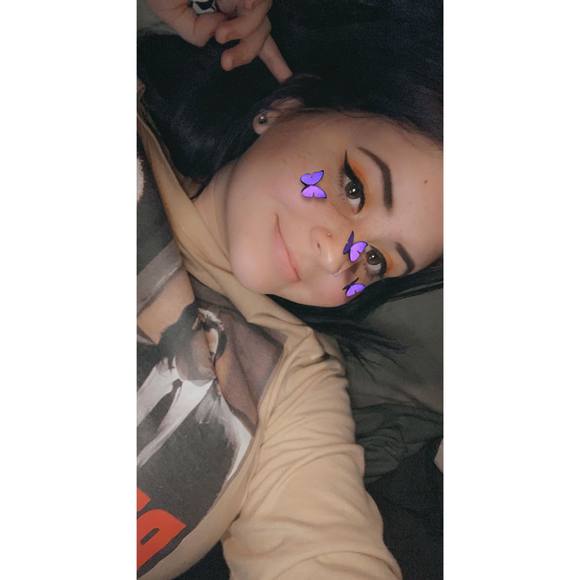 Profile Picture of Hannah Allnutt (@hannahallnutt) on Poshmark