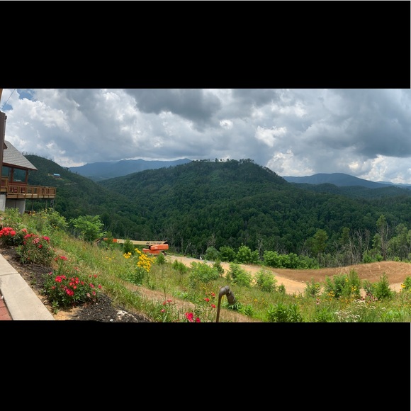 Profile Picture of Samantha Burrows (@samb22702) on Poshmark