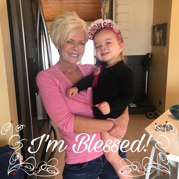 Profile Picture of Tracie van Edlin (@tracieedlin) on Poshmark