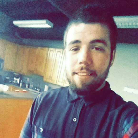 Profile Picture of Adrian Gobin (@agobin90) on Poshmark