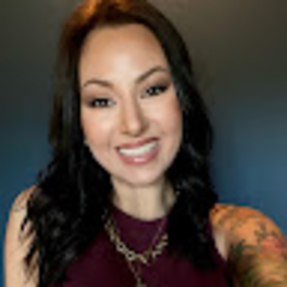 Profile Picture of Kris Moore (@kristinnmoore15) on Poshmark